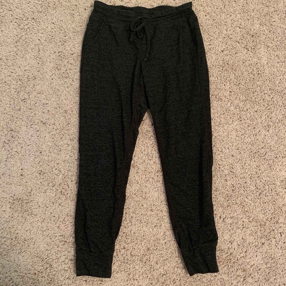 32 Heat Dark Gray Jogger